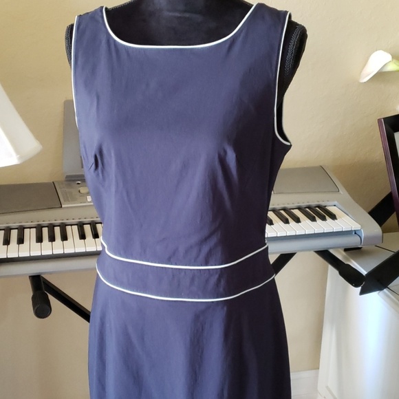 Express dress - Picture 1 of 5